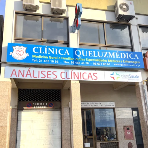 Entrada exterior da Clínica Queluzmédica, em Queluz